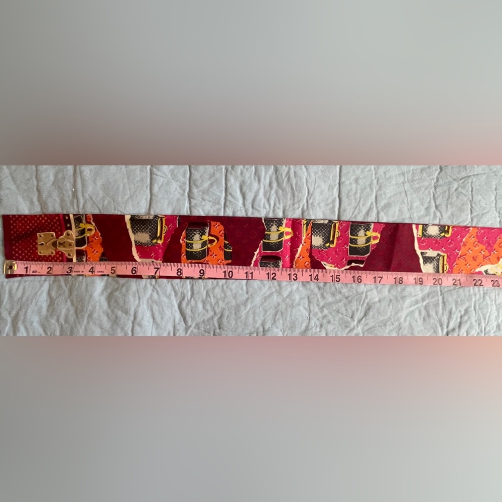 Louis Vuitton Fuchsia and Burgundy 100% Silk Bandeau With Original Receipt - Picture 3 of 10
